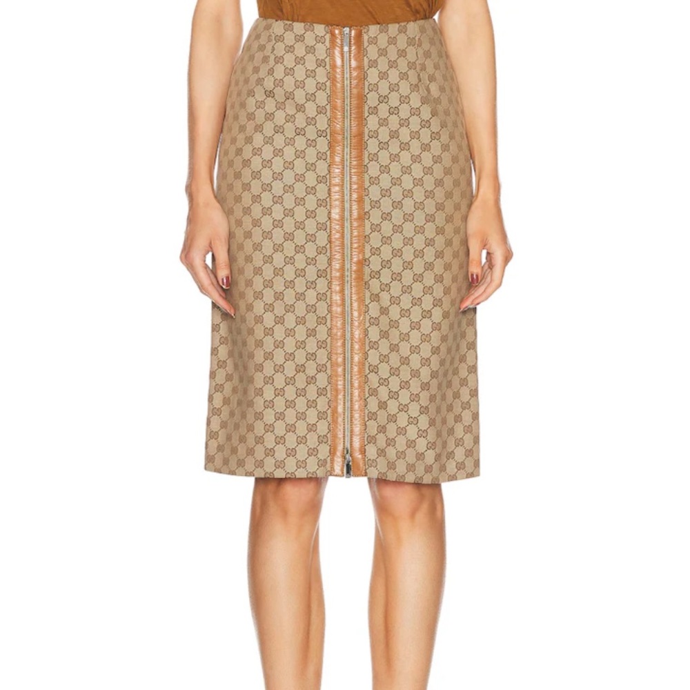 Gucci Tom Ford-era skirt in size 42
US size 6 or Medium